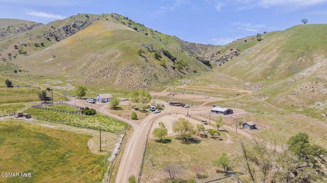 2837 Clear Canyon Road, Lebec CA: https://media.crmls.org/mediaz/37e016c5-9a21-4fcc-a619-34e7d6b5b5b9.jpg