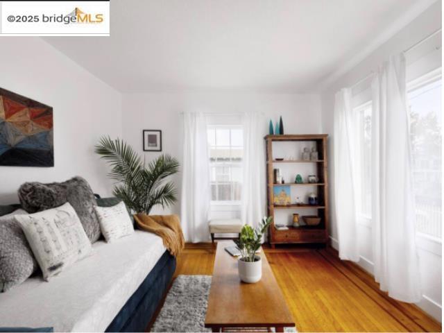 6432 Sunnymere, Oakland CA: https://media.crmls.org/mediaz/37e05de4-c9b0-4e75-8963-aec7810095a7.jpg