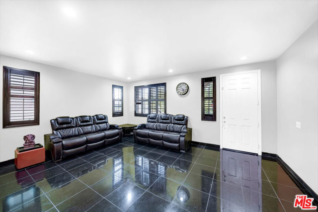 15624 Derrico Lane, Canyon Country CA: https://media.crmls.org/mediaz/37e09807-b8d4-4c28-90dd-a240806acdc1.jpg
