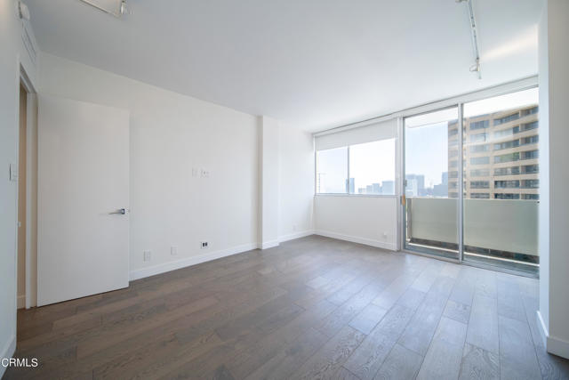 Detail Gallery Image 11 of 20 For 10433 Wilshire Bld #1003,  Los Angeles,  CA 90024 - 1 Beds | 1 Baths