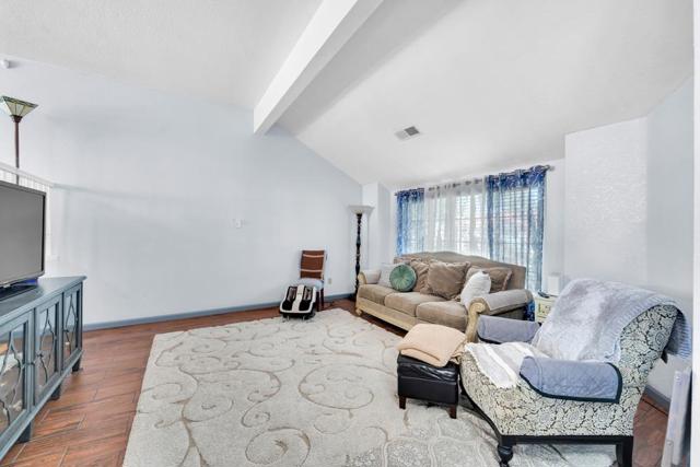 711 Kirkwood Court, Los Banos CA: https://media.crmls.org/mediaz/37e16f00-7c95-4cce-b5e1-eff2efa70296.jpg