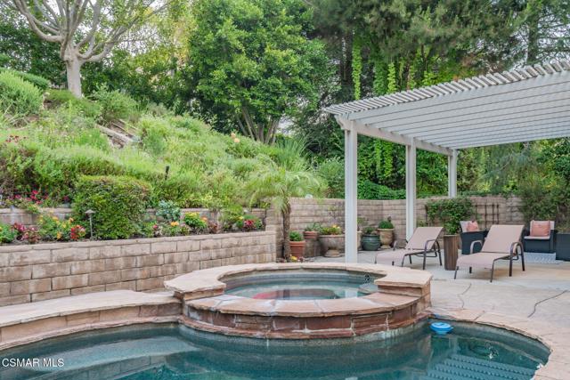 535 Winncastle Street, Simi Valley CA: https://media.crmls.org/mediaz/37e213e8-ec2a-4948-bd5b-16f70d20093d.jpg