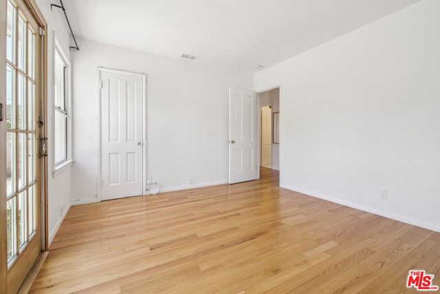 8150 Kenyon Avenue, Los Angeles CA: https://media.crmls.org/mediaz/37e23db3-2808-45bb-9718-82079b6239db.jpg