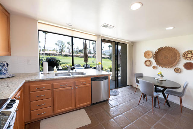 177 Las Lomas, Palm Desert CA: https://media.crmls.org/mediaz/37e2eb37-5013-45e5-b43b-319da868b52b.jpg