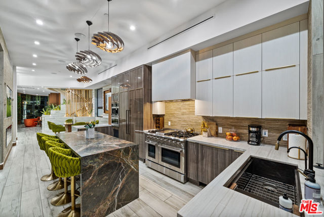 836 California Avenue, Venice CA: https://media.crmls.org/mediaz/37e3254c-35c3-4c5a-a998-64d4e86c6d64.jpg