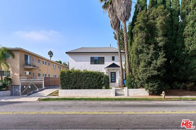 433 S Wilton Place, Los Angeles CA: https://media.crmls.org/mediaz/37e33912-f535-42e2-9742-fc9df57c9c47.jpg