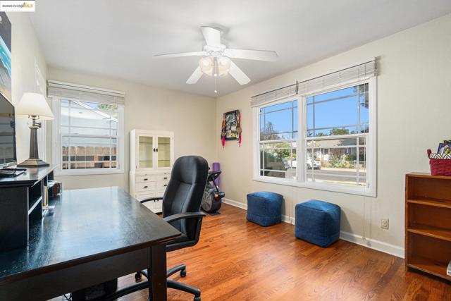 210 Delta Ave, Brentwood CA: https://media.crmls.org/mediaz/37e39f04-40bd-4159-bbc6-de10e0bf1057.jpg