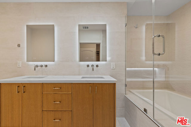 1225 California Avenue, Santa Monica CA: https://media.crmls.org/mediaz/37e3bfa0-a8a7-42d3-9154-0f72eb968455.jpg