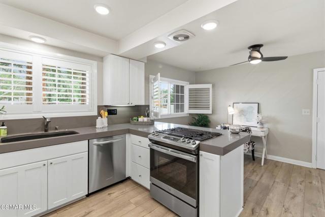 1881 Wellesley Drive, Thousand Oaks CA: https://media.crmls.org/mediaz/37e3e791-4654-4772-92c1-98a0d77b605e.jpg