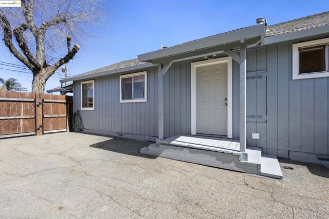 3474 Camino Diablo, Byron CA: https://media.crmls.org/mediaz/37e40059-999a-4200-873e-dca237619525.jpg