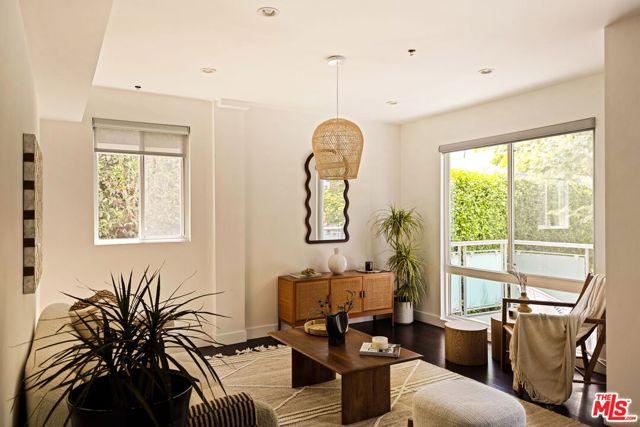 8513 Cashio Street, Los Angeles CA: https://media.crmls.org/mediaz/37e42331-01ed-4c6d-9c8c-7e4c7470f977.jpg