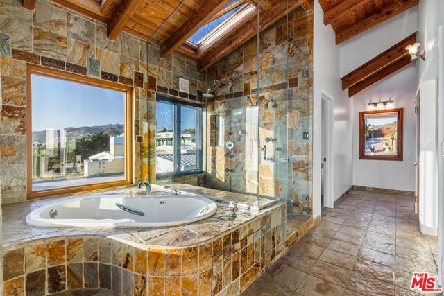 7007 Birdview Avenue, Malibu CA: https://media.crmls.org/mediaz/37e4da55-e8cd-4d00-92d8-f7768281d961.jpg