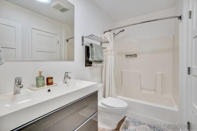 990 92 Laguna Dr, Carlsbad CA: https://media.crmls.org/mediaz/37e554ff-a739-494a-a165-c894110de891.jpg