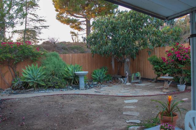 1682 Saddlehorn Drive, San Marcos CA: https://media.crmls.org/mediaz/37e5ef94-f6c3-476d-b842-a40cee6714ca.jpg