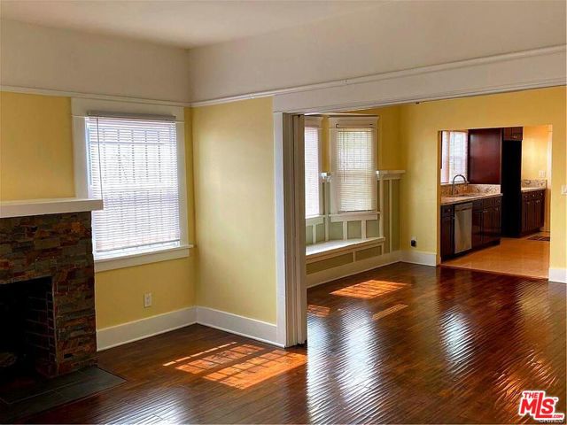 1331 Atlantic Avenue, Long Beach CA: https://media.crmls.org/mediaz/37e6115b-1d26-4d66-869c-90c6044d9c46.jpg