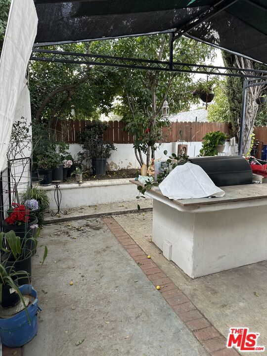11577 Amboy Avenue, San Fernando CA: https://media.crmls.org/mediaz/37e6342c-b889-40e3-b26a-0faad72fee7b.jpg