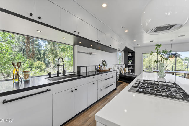 453 Frontenac Avenue, Los Angeles CA: https://media.crmls.org/mediaz/37e8625b-63ba-4967-b7be-c61956578d64.jpg