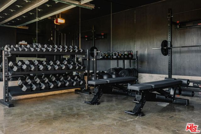 2532 Canyon Oak Dr, Los Angeles CA: https://media.crmls.org/mediaz/37e8ecf1-3cd1-42b2-a00e-1e985ef7240e.jpg