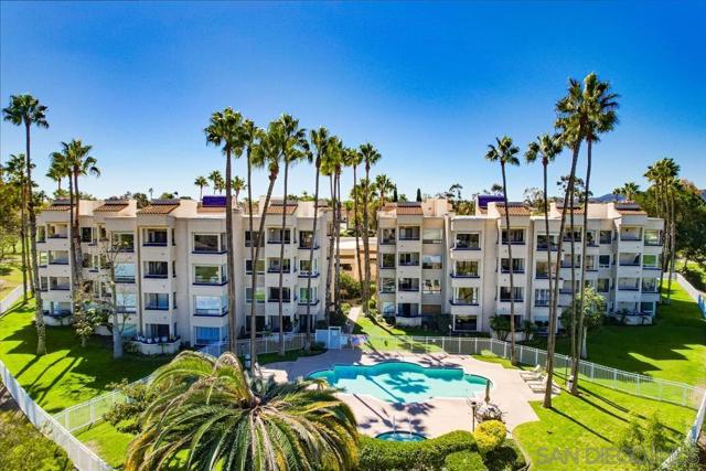 12122 Royal Birkdale Row, San Diego CA: https://media.crmls.org/mediaz/37e8f50e-0410-4761-8910-f89f32566bbc.jpg