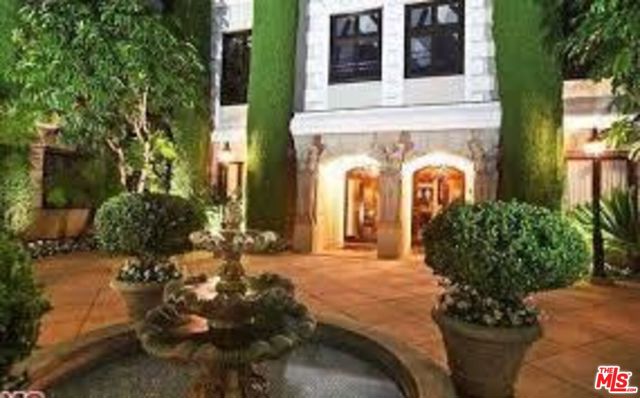 316 N Rossmore Avenue, Los Angeles CA: https://media.crmls.org/mediaz/37e98c06-d2b6-4d53-a9af-eee77ef03768.jpg