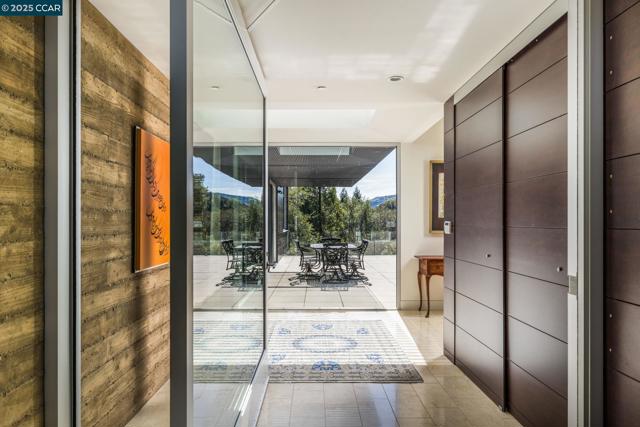 2 Crane Ct, Orinda CA: https://media.crmls.org/mediaz/37e9c245-939e-42c2-9adb-d90805f03b12.jpg