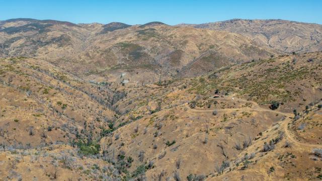 14600 Del Puerto Canyon Road, Newman CA: https://media.crmls.org/mediaz/37ea72d5-212b-49a4-ac90-b72b373af42b.jpg