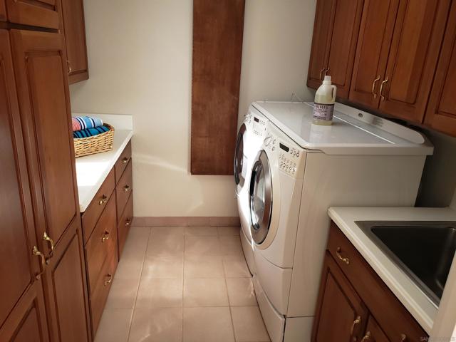 4010 Paducah Dr, San Diego CA: https://media.crmls.org/mediaz/37eb0bc6-4a61-403c-a262-5d620f235031.jpg