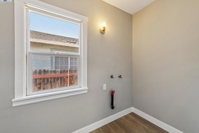 290 2Nd Ave, San Leandro CA: https://media.crmls.org/mediaz/37eb73ae-eb17-4a38-a270-c3eb7c14cc9e.jpg