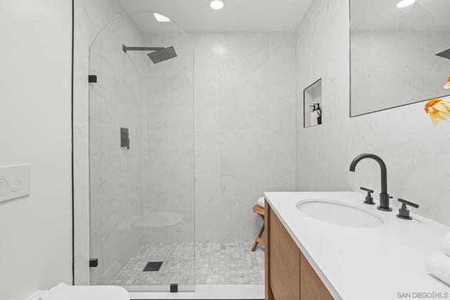 375 E Avenue, Coronado CA: https://media.crmls.org/mediaz/37eb840d-4546-44b9-908f-2409817c58c5.jpg