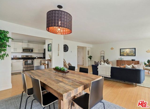 6624 Springpark Avenue, Los Angeles CA: https://media.crmls.org/mediaz/37eba882-8927-498b-9c2c-2ecd3f33684f.jpg