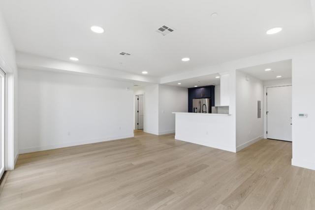 560 El Camino Real, San Carlos CA: https://media.crmls.org/mediaz/37ebc637-993a-43e0-9b51-89a2f3087071.jpg