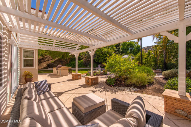 2445 Ranchgrove Drive, Westlake Village CA: https://media.crmls.org/mediaz/37ecd8d3-7bf4-4607-86db-ed385861f3fa.jpg