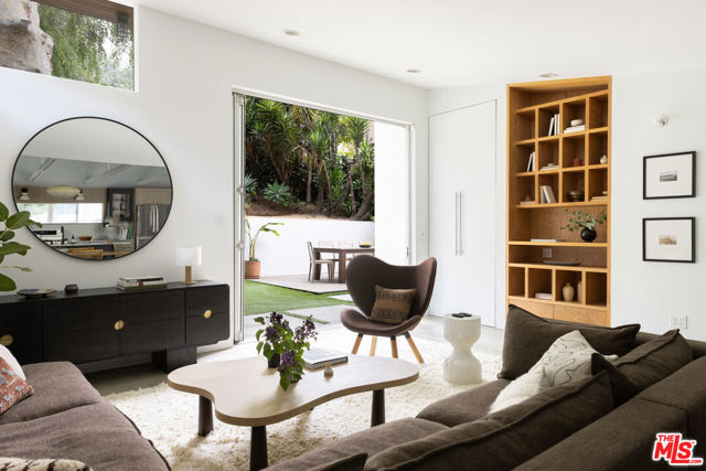 864 Sanborn Avenue, Los Angeles CA: https://media.crmls.org/mediaz/37ee15b5-325b-44d4-a498-c4852204a54f.jpg