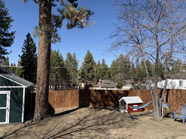 40110 Highland Road, Big Bear CA: https://media.crmls.org/mediaz/37eef785-7175-459f-8ea4-6b13bf62c6b0.jpg
