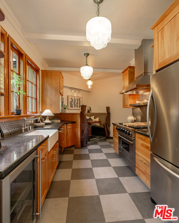 3105 Ledgewood Drive, Los Angeles CA: https://media.crmls.org/mediaz/37ef51a4-be45-48ee-8b89-10b80370050a.jpg