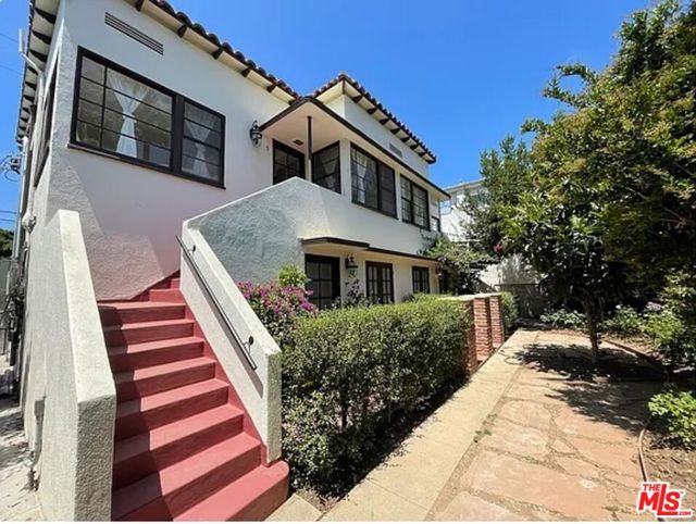 1144 15th Street, Santa Monica CA: https://media.crmls.org/mediaz/37f0bdb3-d51d-4025-ab02-48db2af6894f.jpg