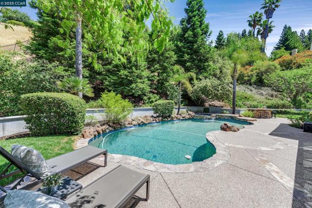 4253 Golden Oak Ct, Danville CA: https://media.crmls.org/mediaz/37f0c6d3-a7bb-447d-9443-af57eef79b99.jpg