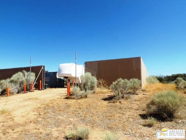 6950 Oak View Court, Oak Hills CA: https://media.crmls.org/mediaz/37f12525-1412-48a8-b30f-ca59b5f99771.jpg