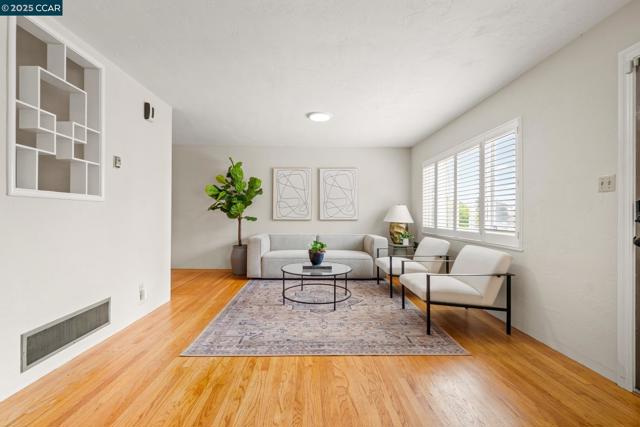 1232 E 20Th St, Oakland CA: https://media.crmls.org/mediaz/37f363b3-fb06-49f9-8a39-feb46a7ea480.jpg