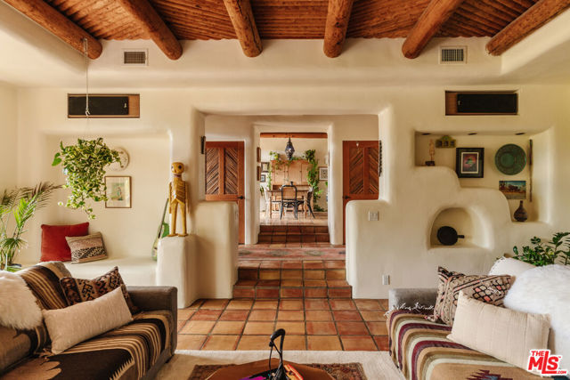 2865 Marquette Drive, Topanga CA: https://media.crmls.org/mediaz/37f3d0ec-947c-4919-8ff2-dbc0f3e506bd.jpg