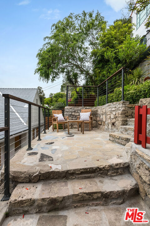 2620 Rutherford Drive, Los Angeles CA: https://media.crmls.org/mediaz/37f3e334-5e60-4ed7-afd5-edbe355962d6.jpg