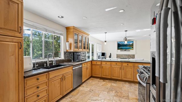 24249 Sargeant Rd, Ramona CA: https://media.crmls.org/mediaz/37f42f34-2592-4030-9c14-8b498046a7f7.jpg