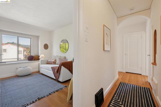 1136 Marin Ave, Albany CA: https://media.crmls.org/mediaz/37f59151-2ad2-4114-ac8a-68d1a60ead21.jpg