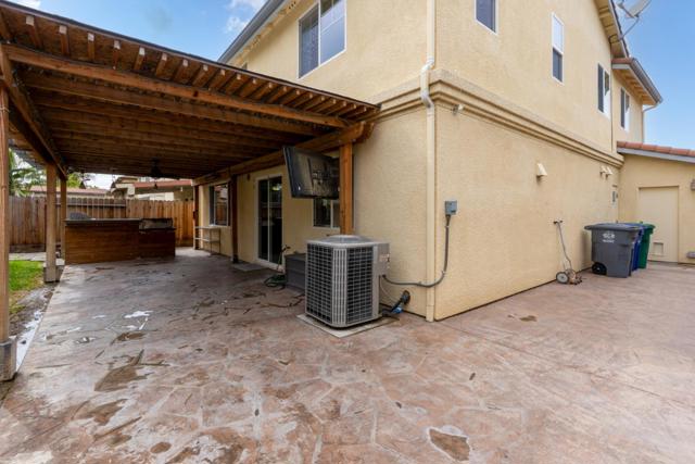 2357 N Rock Creek Drive, Los Banos CA: https://media.crmls.org/mediaz/37f5a66a-f063-4d21-a760-ad4615a91a98.jpg