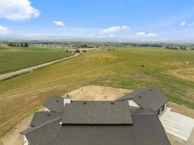 3000 Coppa Court, Hollister CA: https://media.crmls.org/mediaz/37f657e4-f532-4f85-b0ce-6f7e71605249.jpg