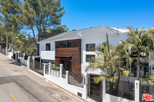 1962 Stradella Road, Los Angeles CA: https://media.crmls.org/mediaz/37f685d6-bb1f-4a20-993c-0bc0aad384b2.jpg