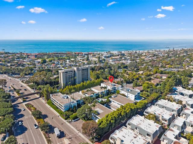 2360 Torrey Pines Rd, La Jolla CA: https://media.crmls.org/mediaz/37f7076b-2b5a-4101-976e-0542e00c95aa.jpg