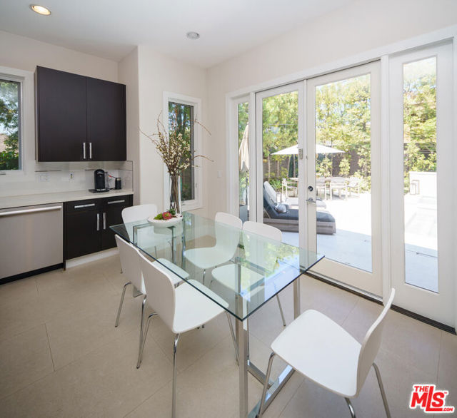 9515 Kirkside Road, Los Angeles CA: https://media.crmls.org/mediaz/37f76b9b-0ef5-4514-ae80-c659b4650305.jpg