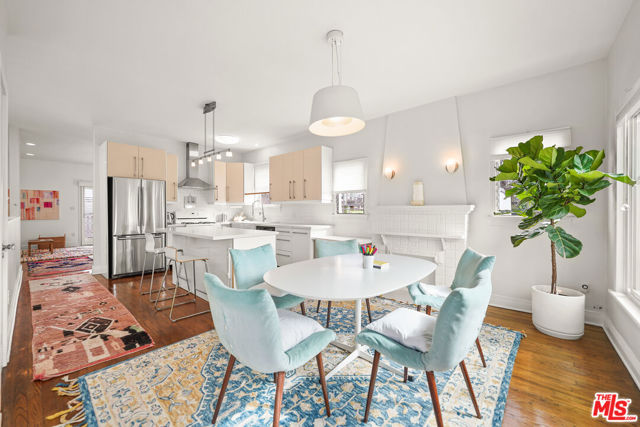 236 S 5th Avenue, Venice CA: https://media.crmls.org/mediaz/37f7bc83-19f9-4320-b5a4-80e5ce0d3833.jpg