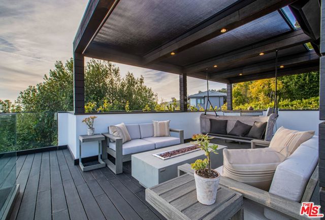 8932 St Ives Drive, Los Angeles CA: https://media.crmls.org/mediaz/37f7bfa6-a402-4f29-ae6f-325cc4071f26.jpg